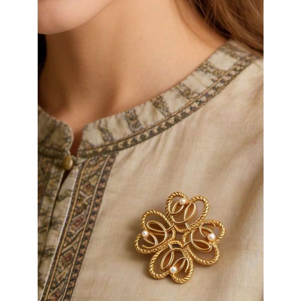 Gold Floral Rope-Loop Brooch with Pearl Accents R 596